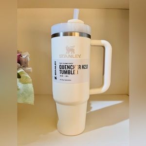 🎉LAST PIECE🎉 Stanley 30oz Quencher‎ Flowstate Tumbler Cream